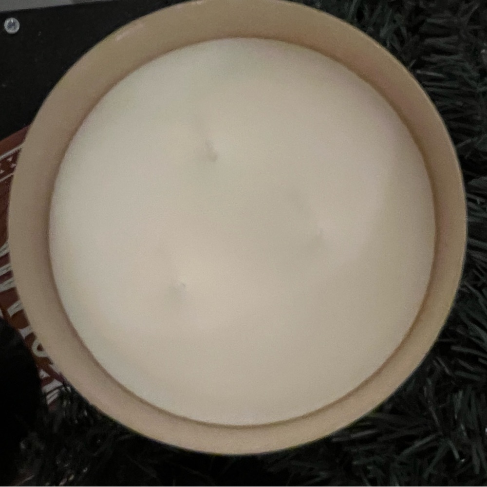 ✨SALE✨ Bath & Body Works Coconut Sandalwood 3 Wick Candle - Picture 2 of 3
